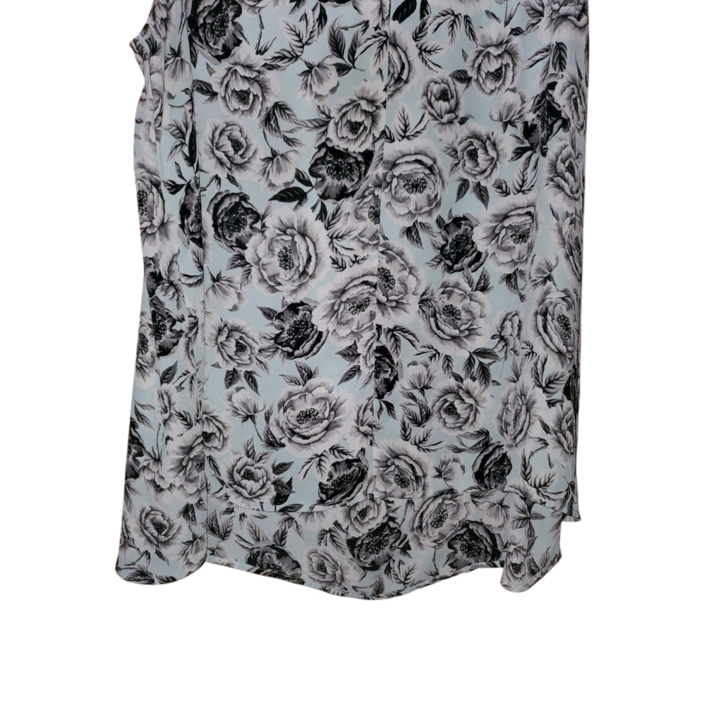 Torrid Blue Greyscale Roses Tank - Picture 3 of 4